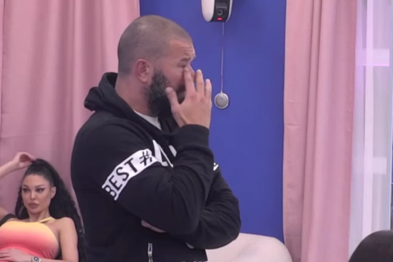 Nikola Lakić plače zbog majke