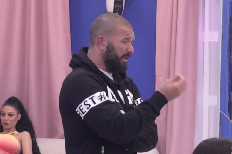 Nikola Lakić plače zbog majke