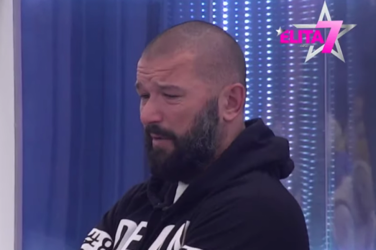 Nikola Lakić plače zbog majke