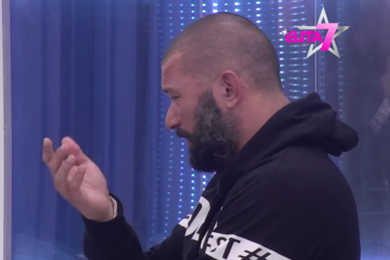 Nikola Lakić plače zbog majke