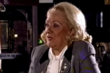 PEVAČICA PRONAĐENA MRTVA U FOTELJI, NA DAN SAHRANE JOJ OPLJAČKALI KUĆU: Njena poslednja želja izazvala je gorčinu!