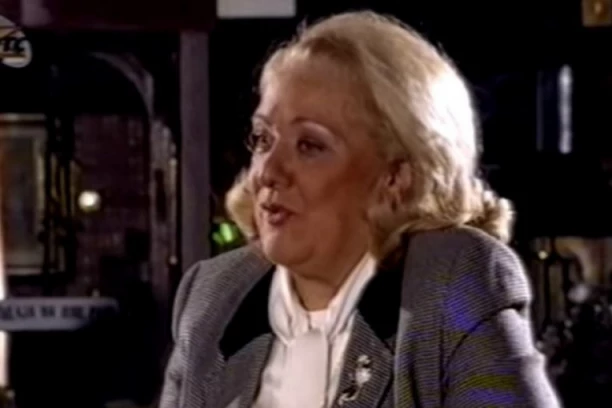 PEVAČICA PRONAĐENA MRTVA U FOTELJI, NA DAN SAHRANE JOJ OPLJAČKALI KUĆU: Njena poslednja želja izazvala je gorčinu!