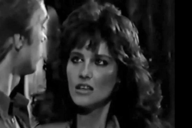 ČUVENA GLUMICA PRONAĐENA MRTVA: Uzrok smrti zavijen velom MISTERIJE, telo odmah poslato na OBDUKCIJU!