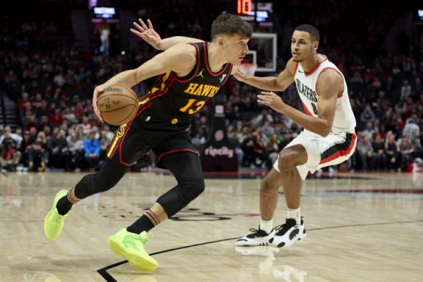 BOGDAN SOLIDAN U PORAZU HOKSA! Kapiten Srbije DELIO asistencije, ali ga šut NIJE SLUŠAO! (VIDEO)