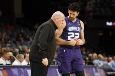 MICIĆU UKRADEN DABL-DABL! Šarlot nemoćan protiv moćnog Bostona!