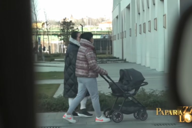 Verica Šerifović sa unukom i dadiljom