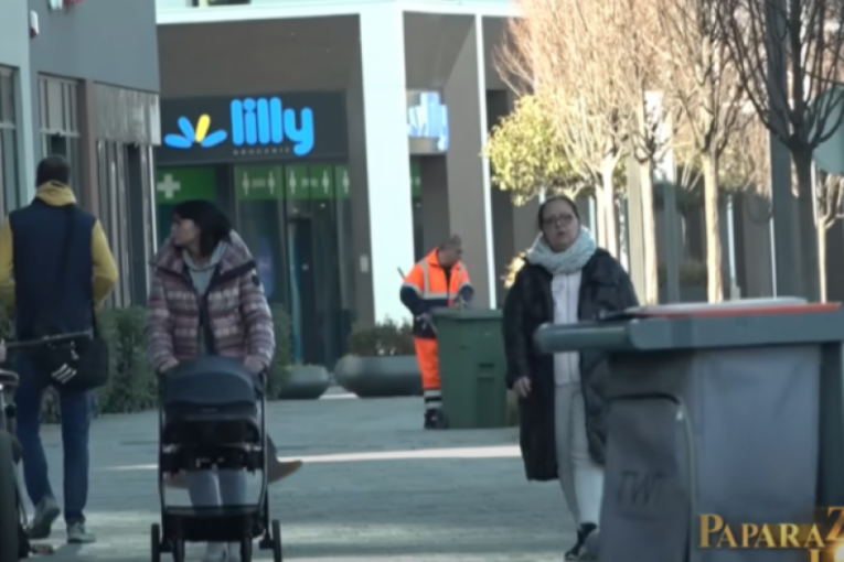 Verica Šerifović sa unukom i dadiljom