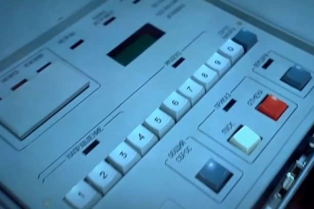 ZNATE LI ŠTA JE ČEGET? Putin se ne odvaja od njega, a poseduju ga još dve osobe u Rusiji, priča o njemu ledi krv u žilama (VIDEO)