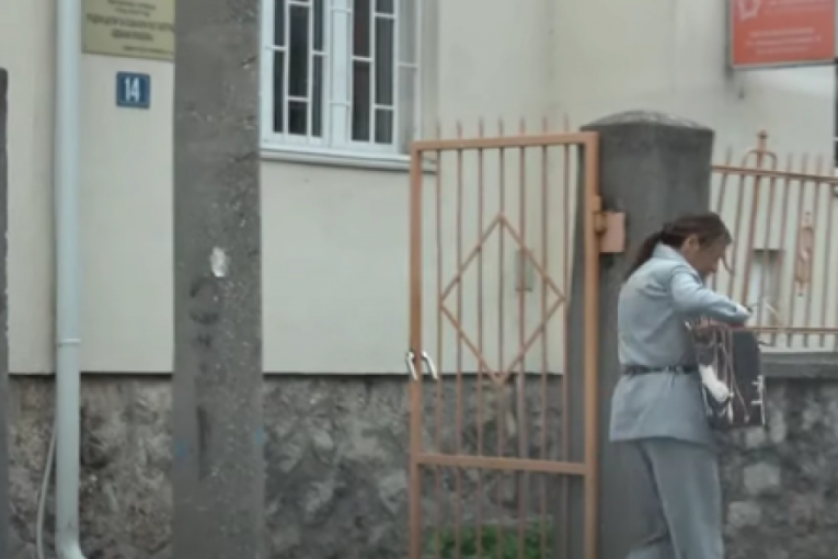 Ana Nikolić ispred Centra za socijalni rad
