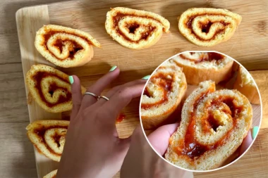 STARINSKI ŽUTI ROLAT SA DŽEMOM OD KAJSIJA: Toplo testo filovano u debelom sloju - prste da poližeš!