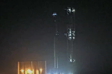 TREĆA SREĆA: Najmoćnija raketa na svetu lansirana u svemir (VIDEO)