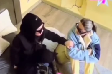 JANJUŠ MORA DA KORISTI TABLETE ZA POTENCIJU ZBOG ANELI? Skandalozno PRIZNANJE uživo na Pinku!