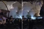 GORI KUĆA NA ZVEZDARI! Vatrogasci pokušavaju da obuzdaju vatru! (VIDEO)