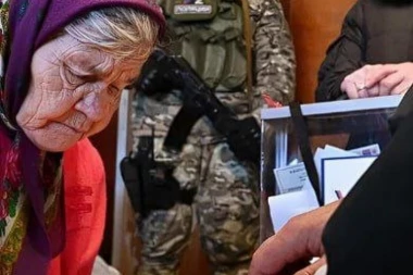 OTVORENA BIRALIŠTA NA PREDSEDNIČKIM IZBORIMA U RUSIJI! Ukrajinci na okupiranim teritorijama glasaju prisilno: To nije demokratija, to je komedija (VIDEO)