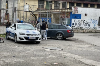 PODGORICA NA NOGAMA! POLICIJA ČEKA DA SE TERORISTA POJAVI: Prve slike drame ispred škole koja je jutros primila PRETEĆI MEJL (FOTO)