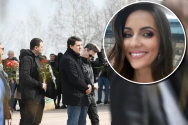 PEVAČ SE SLOMIO NA SAHRANI ŽANE OKUKE: Hvata se za glavu od TUGE I BOLA, ne može da prežali njenu preranu SMRT! (FOTO)