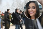 PEVAČ SE SLOMIO NA SAHRANI ŽANE OKUKE: Hvata se za glavu od TUGE I BOLA, ne može da prežali njenu preranu SMRT! (FOTO)