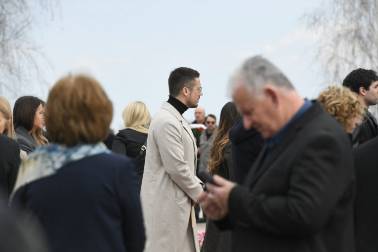 Nikola Rokvić na sahrani Žane Okuke