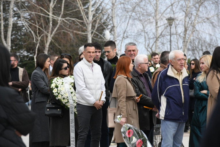 Nikola Rokvić na sahrani Žane Okuke