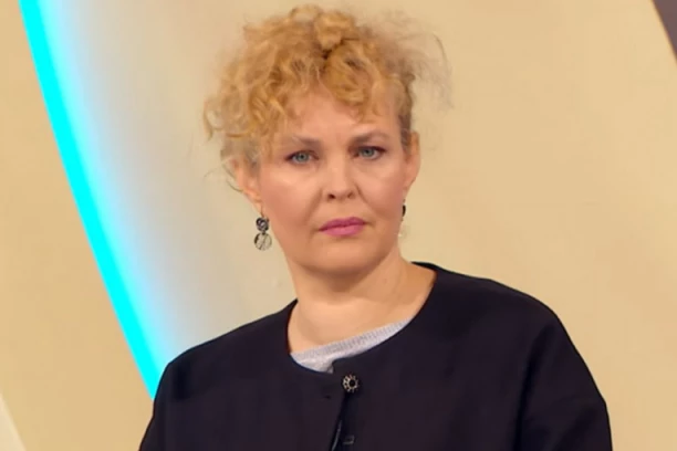 MAMA ODVELA ĆERKU (14) KOD SRPSKOG PSIHOLOGA ZBOG GLEDANJA SADRŽAJA ZA ODRASLE: Dobila PRAVILA koja mora da poštuje, savetnica priča tačke "UGOVORA"