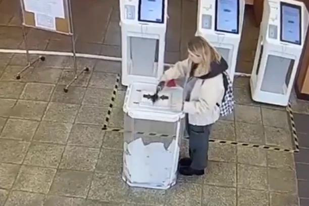 U INAT PUTINU: Težak incident na predsedničkim izborima u Rusiji, reagovala policija (VIDEO)