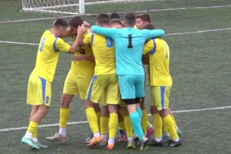 STUDENTI POSTALI PROFESORI: Diplomska ekskurzija na beogradskom moru bila je uspešna - novobeograđani nastavili da dele lekcije!