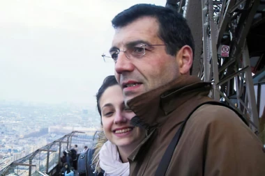 ZBOG NESTANKA OVE PORODICE CEO GRAD JE PLAKAO: Komšiluk je zanemeo kada je saznao ŠTA se desilo u kući