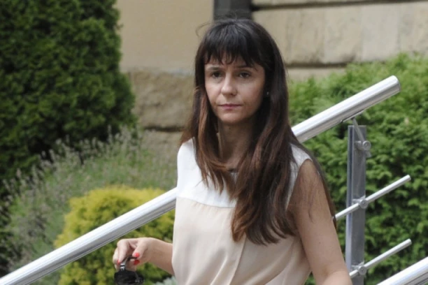 UHAPŠEN ŠEF KABINETA SNEŽANE MALOVIĆ ZBOG KRAĐE ORDENJA! Određen joj pritvor!