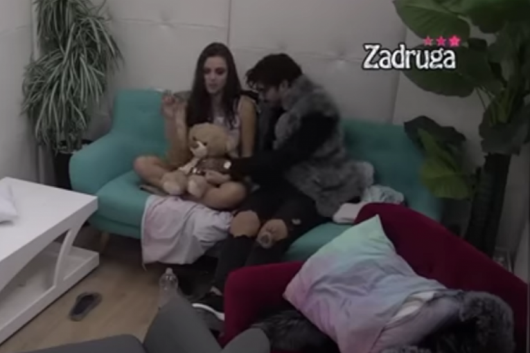 Miona Jovanović i Filip Đukić  u vezi