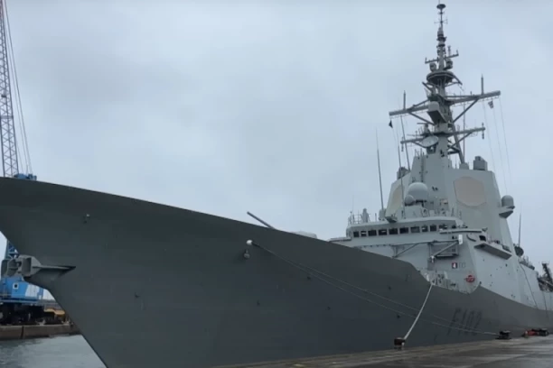DRAMA NA BRITANSKOM NOSAČU AVIONA: Više od 10 mornara povređeno u ogromnom požaru (VIDEO)