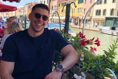 SEĆATE LI SE OVOG BIVŠEG ZADRUGARA? Dame otkidaju za njegovim MIŠIĆIMA, pričalo se o AFERI sa Lunom, a za njim su LUDOVALE dve takmičarke! (GALERIJA)