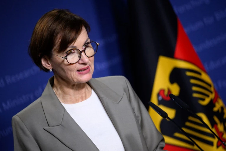 ŠKOLE TREBA DA PRIPREME DECU ZA MOGUĆI RAT! Javnost ZGRANUTA izjavom ministarke: Moramo biti SPREMNI za svaku situaciju! (FOTO)