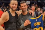 VELIČINE SE PREPOZNAJU: Novak Đoković i Stef Kari RAZMENILI POKLONE!(VIDEO)