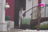 EVO ŠTA UČESNICA ELITE RADI NAKON ŠTO JE SE PORODICA ODREKLA: Kamera uhvatila svaki detalj AKCIJE! (FOTO)
