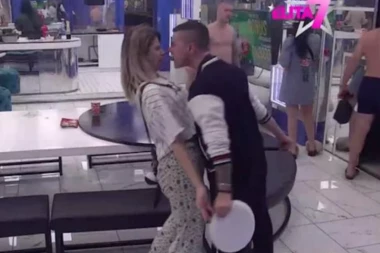 ŠOK U ELITI! Anđela uživo u programu saopštila VAŽNE STVARI - PORODICU će ove reči DOTUĆI‚!