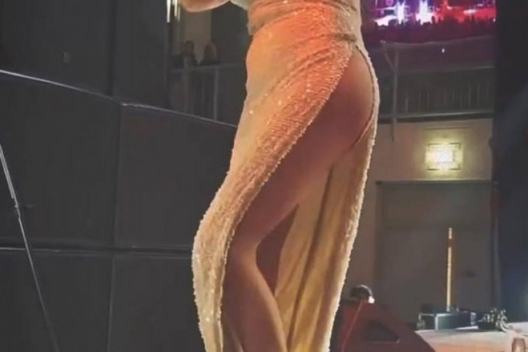 Ceca Ražnatović pokazala zadnjicu na nastupu u Mariboru