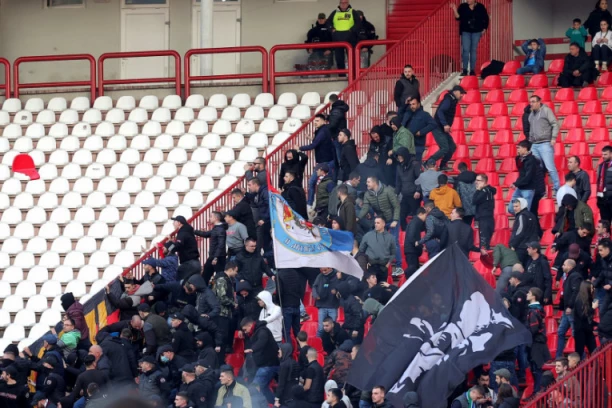 HAOS NA MARAKANI! Navijači LOMILI stolice! Intervenisala ŽANDARMERIJA!