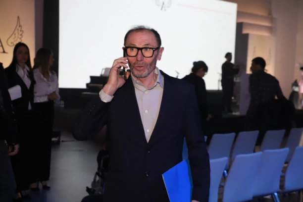 NA OVE REČI NIKO NIJE OSTAO RAVNODUŠAN! Otac ubijene Angeline odrecitovao pesmu: "MI SMO DECA NEBA, OCA NEBESKOG"