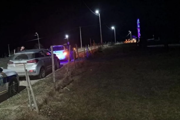 DECA SE IGRALA BOMBOM U TUTINU I BACILA JE NA LIVADU! Ovo su prve fotografije, meštani su uplašeni, misle da je sve zbog jednog PEŽOA