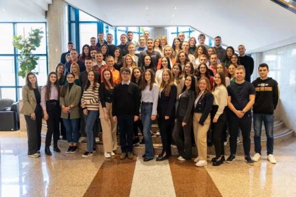 NIS POKRENUO NOVI PROJEKAT: Više od 60 studenata započelo praksu u ovoj kompaniji (FOTO)
