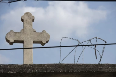 "UBICE HODAJU NEKAŽNJENO" Godišnjica monstruoznog ubistva Srba na Kosmetu - Dan kada su albanski teroristi izmasakrirali porodicu Stolić u Obiliću