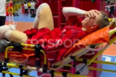 NE MOŽE BIZARNIJE OD OVOG! Krenula da SLAVI pobedu, pa završila u KOLICIMA! (VIDEO)