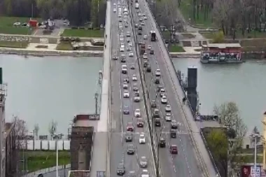 BEOGRAD PONOVO USPOREN! Ovo su ''okovani'' delovi grada - gužve sve veće, do posla doći sve teže! (FOTO)