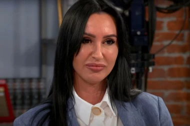 PROŠLA PAKAO, UČESTVALA NA IZBORU ZA MIS, A MILIMETAR JE DELIO OD SMRTI: Ova lepotica je izgubila oko u ratu i trpela STRAVIČNO nasilje, a sada izgleda kao anđeo! (VIDEO)