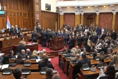 "POGLEDAJTE SEMAFOR" Orlić o koaliciji Jovanović - Đilas i Kosovu i Metohiji (VIDEO)