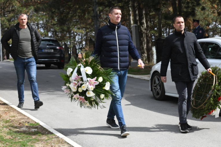 Andrej Vučić stigao na sahranu