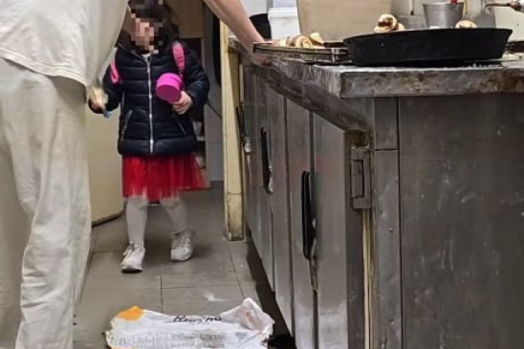 Jovana sa Leom u pekari