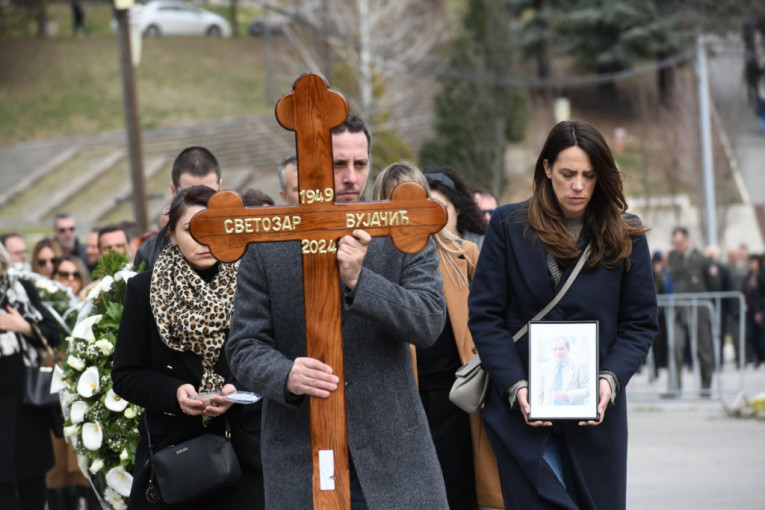 Tužna povorka krenula do grobnog mesta Svetozara Vujačića