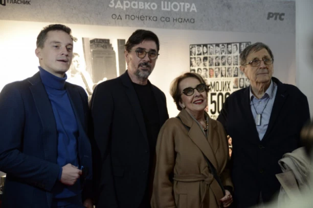 GLUMCI UZ SUZE I SMEH POZDRAVILI SVOG ZDRAVKA ŠOTRU: Predstavljena monografija slavnog reditelja! (FOTO+VIDEO)