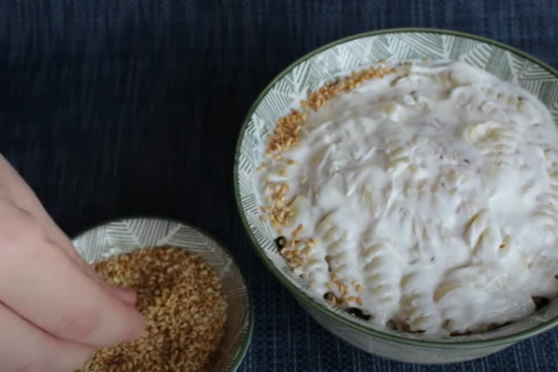 POSNA SUSAM SALATA KOJU MORATE DA PROBATE: Savršen spoj ukusa - odlična za doručak!